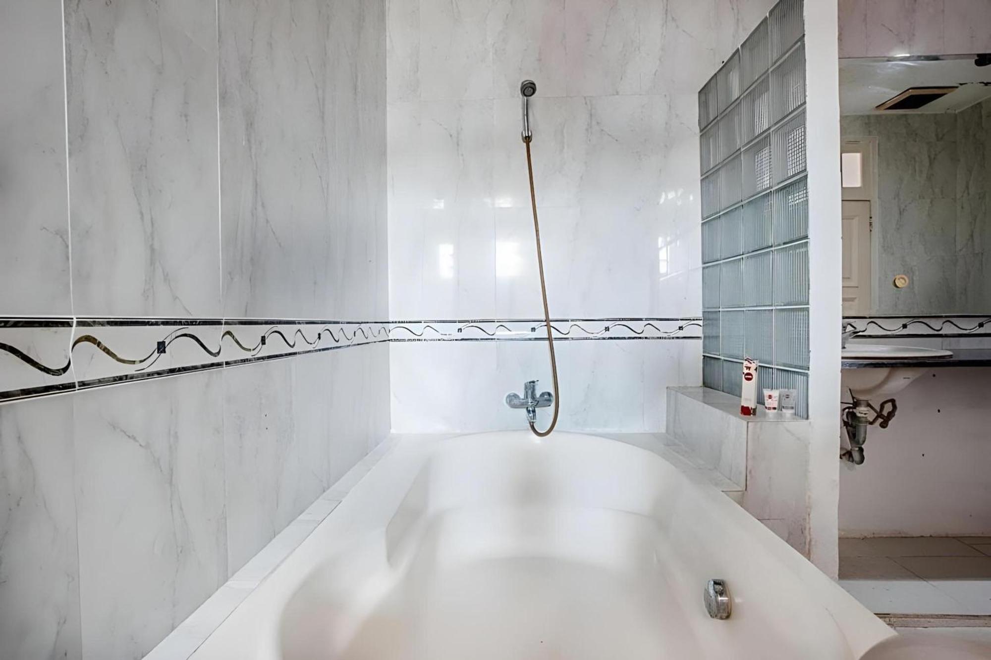 Capital O 332 Residence G17 Kemang Джакарта Екстер'єр фото